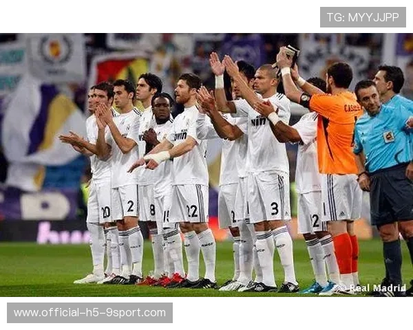 阿隆索全场鼓掌瞬间