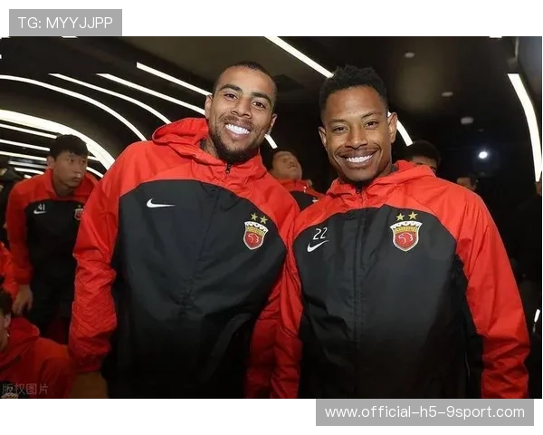 河南队古斯塔沃门前抢点，轻轻一碰就改写方向